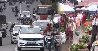বিক্ষোভ-সহিংসতা পেরিয়ে গতি ফিরেছে নেপালের জনজীবনে, স্বস্তি ব্যবসায়ীদের